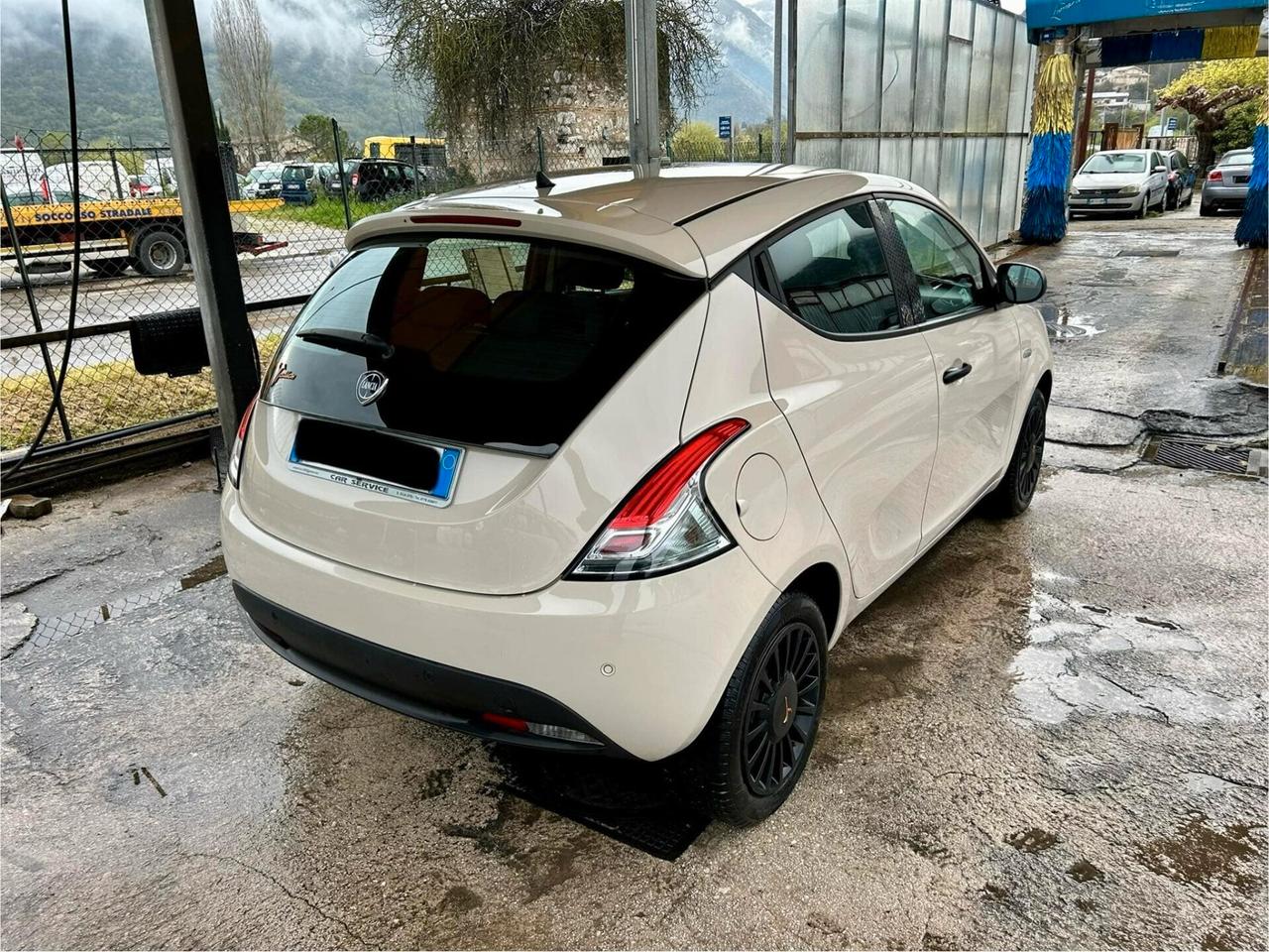 Lancia Ypsilon 1.2 69 CV 5 porte GPL Ecochic Monogram