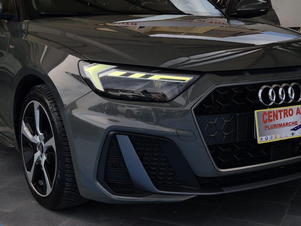 AUDI - A1 Sportback - A1 SPB 30 TFSI Identity Black