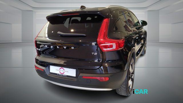 VOLVO XC40 T2 Momentum Pro