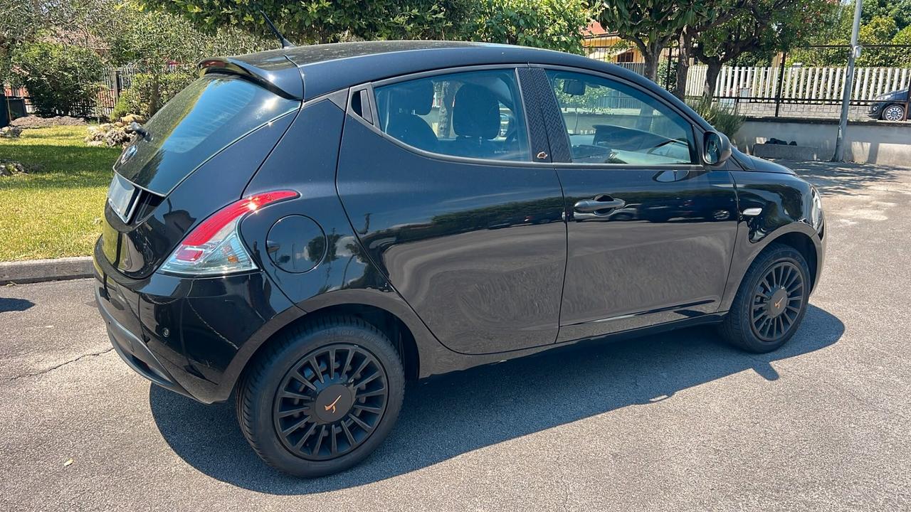 Lancia Ypsilon 1.2 69 CV 5 porte GPL Ecochic Gold NEOPATENTATI