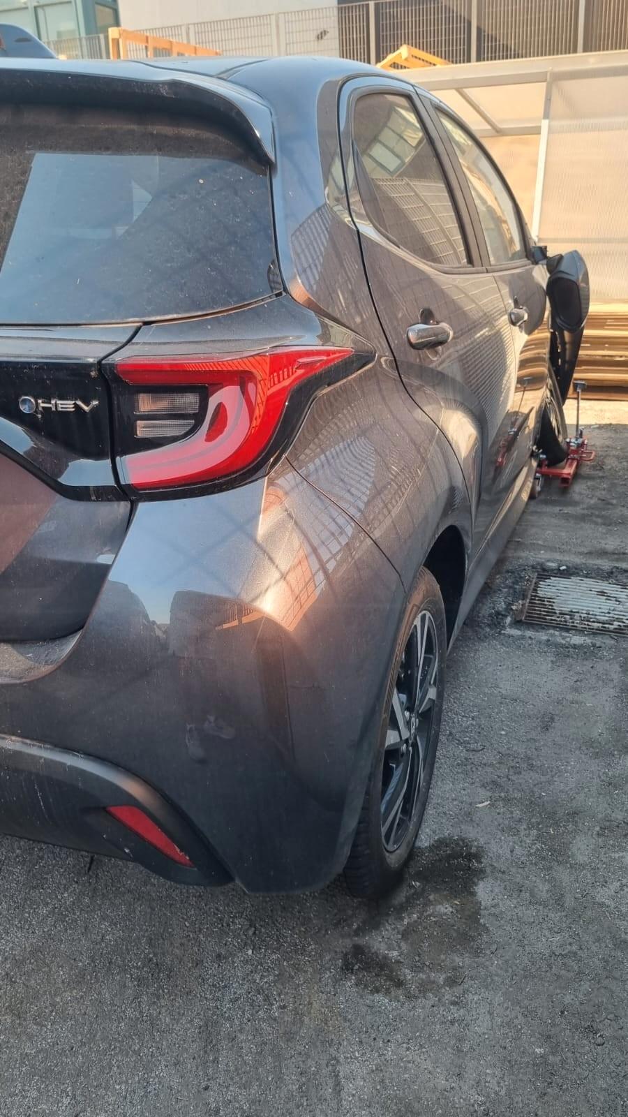 Toyota Yaris 1.5 Hybrid 5 porte Trend INCIDENTATA