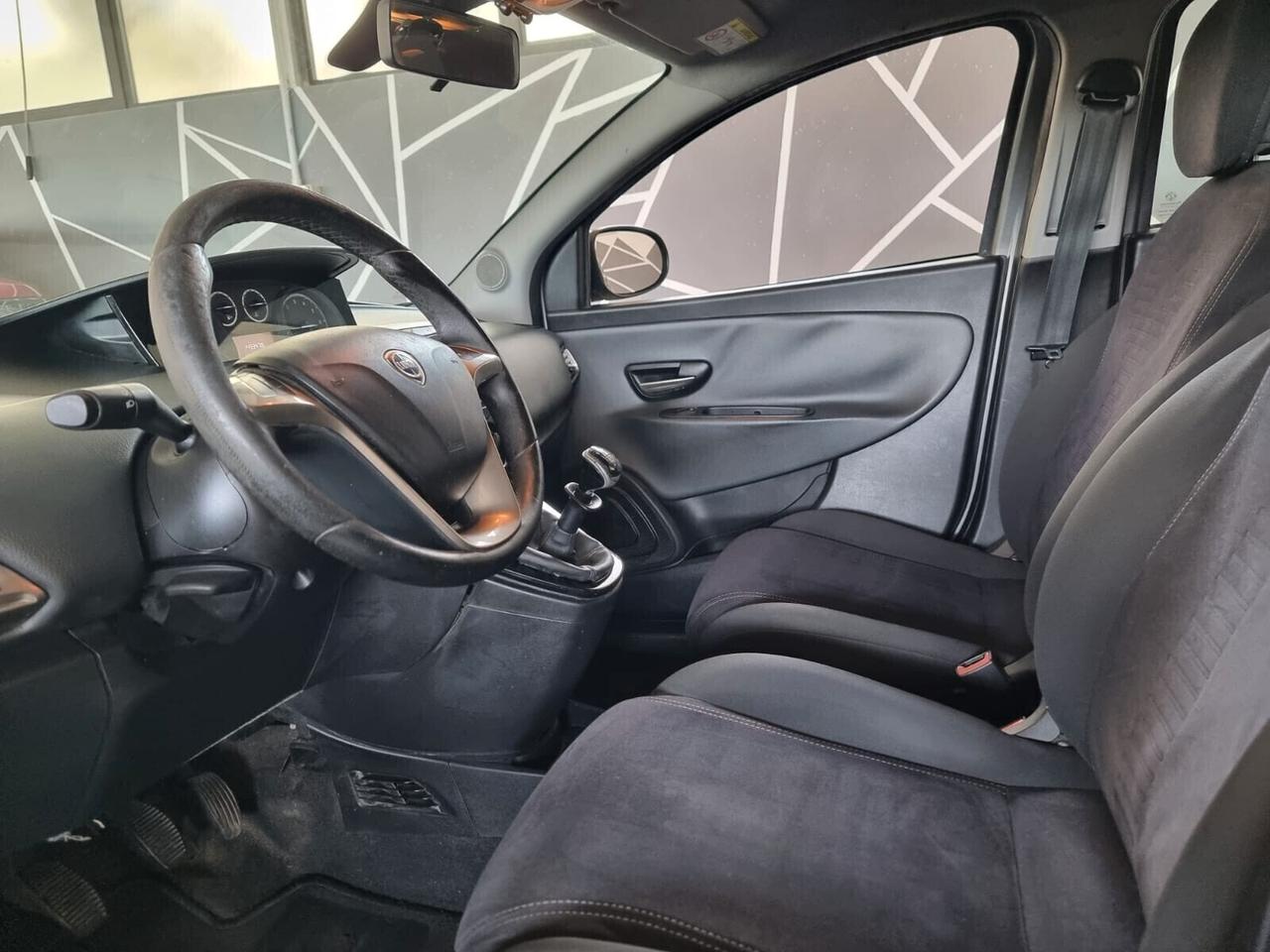 Lancia Ypsilon 0.9 TwinAir 85 CV 5 porte Metano Ecochic NEOPATENTATI