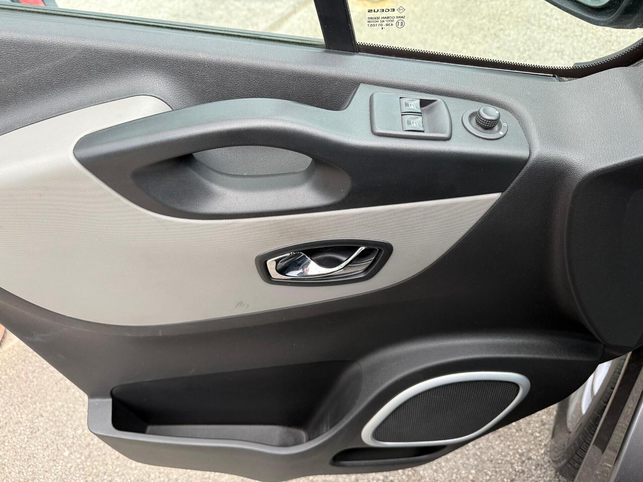 Renault Trafic T27 1.6 dCi 125CV 9 POSTI