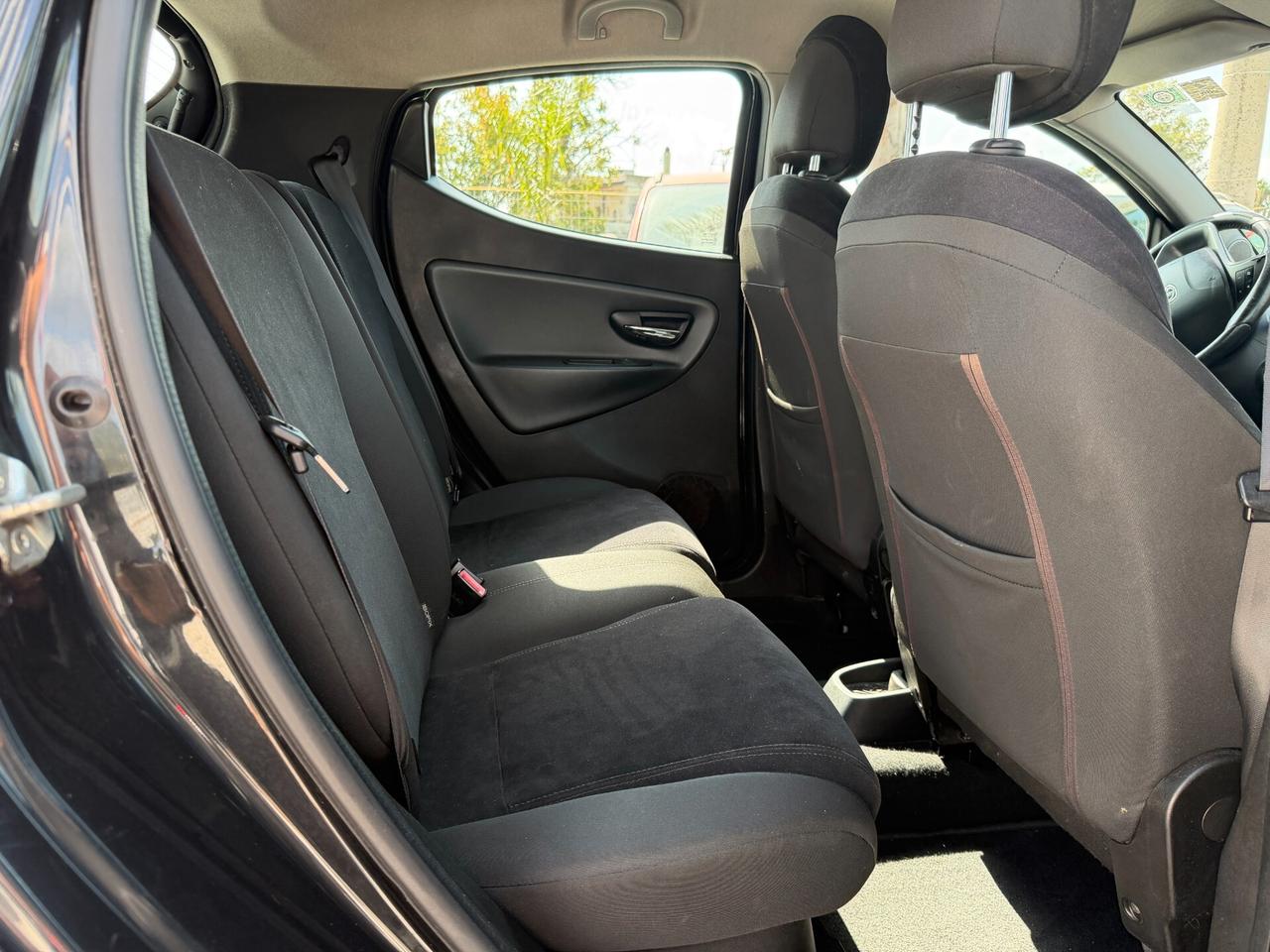 LANCIA YPSILON 2011 900 BENZINA 85 CV