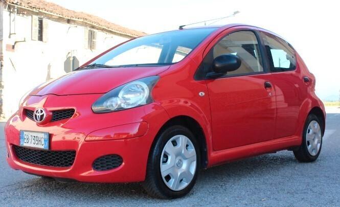 Toyota Aygo 1.0 VVT-i 5 porte Red Edition CLIMATIZZATA UNICA UTILIZZATRICE ESTETICA ESEMPLARE