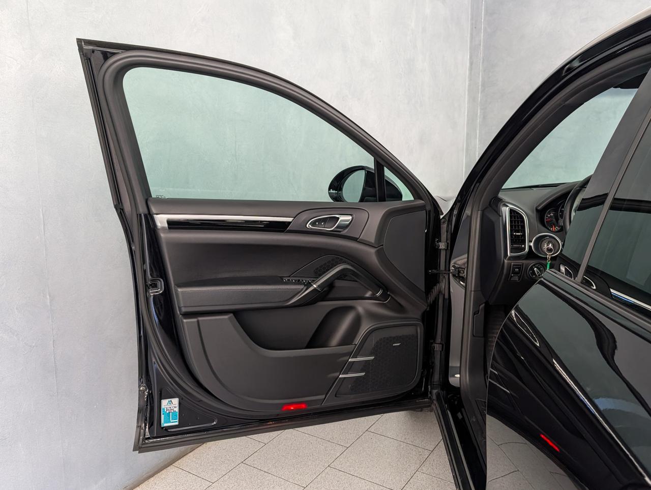 Porsche 3.0 Tiptronic Platinum Edition