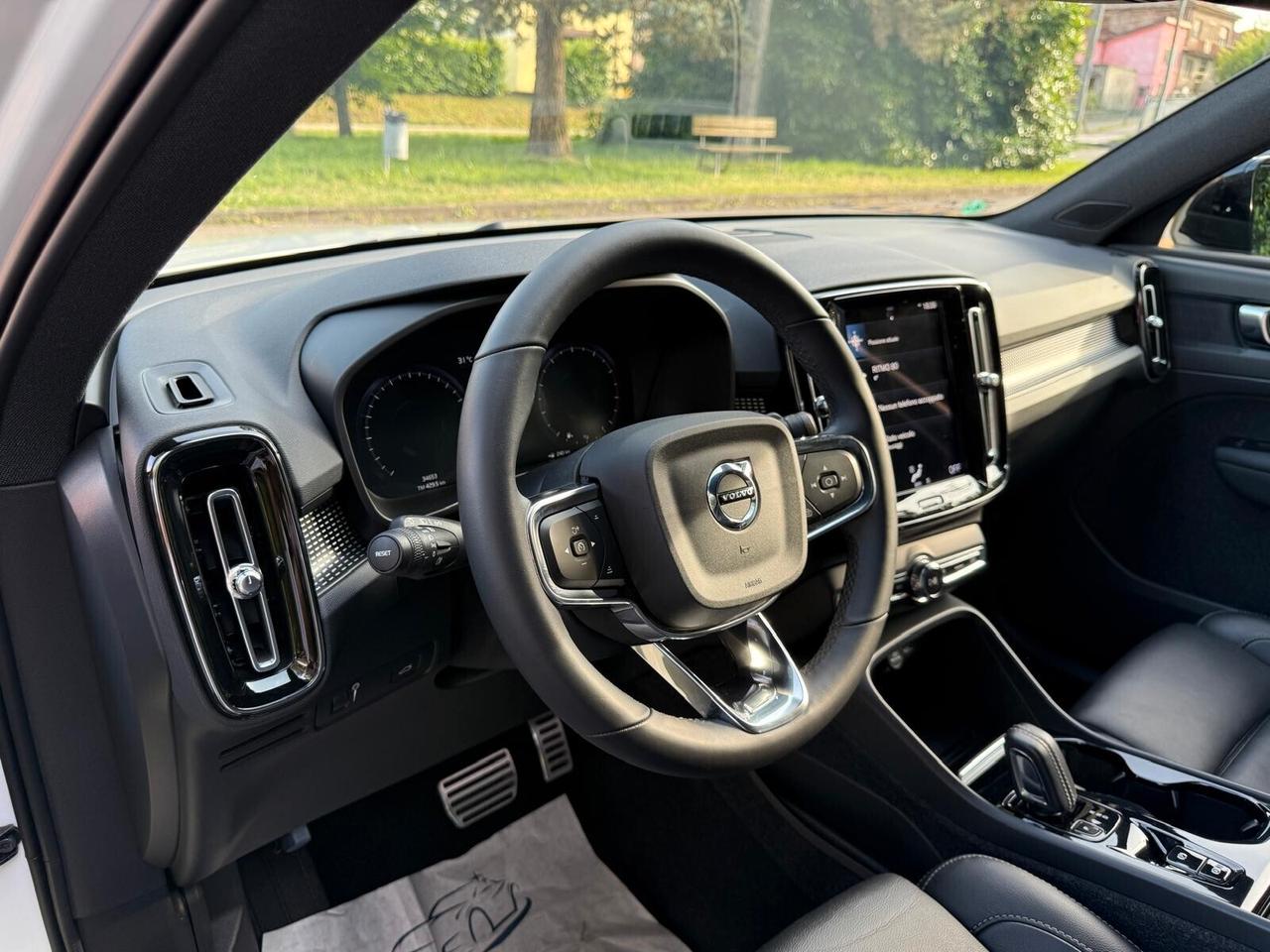 Volvo XC40 B4 AWD HYBRID Geartronic R-Design