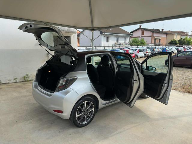TOYOTA Yaris 1.5 5 POSTI IBRIDA OK NEOPATENTATI BI-COLOR