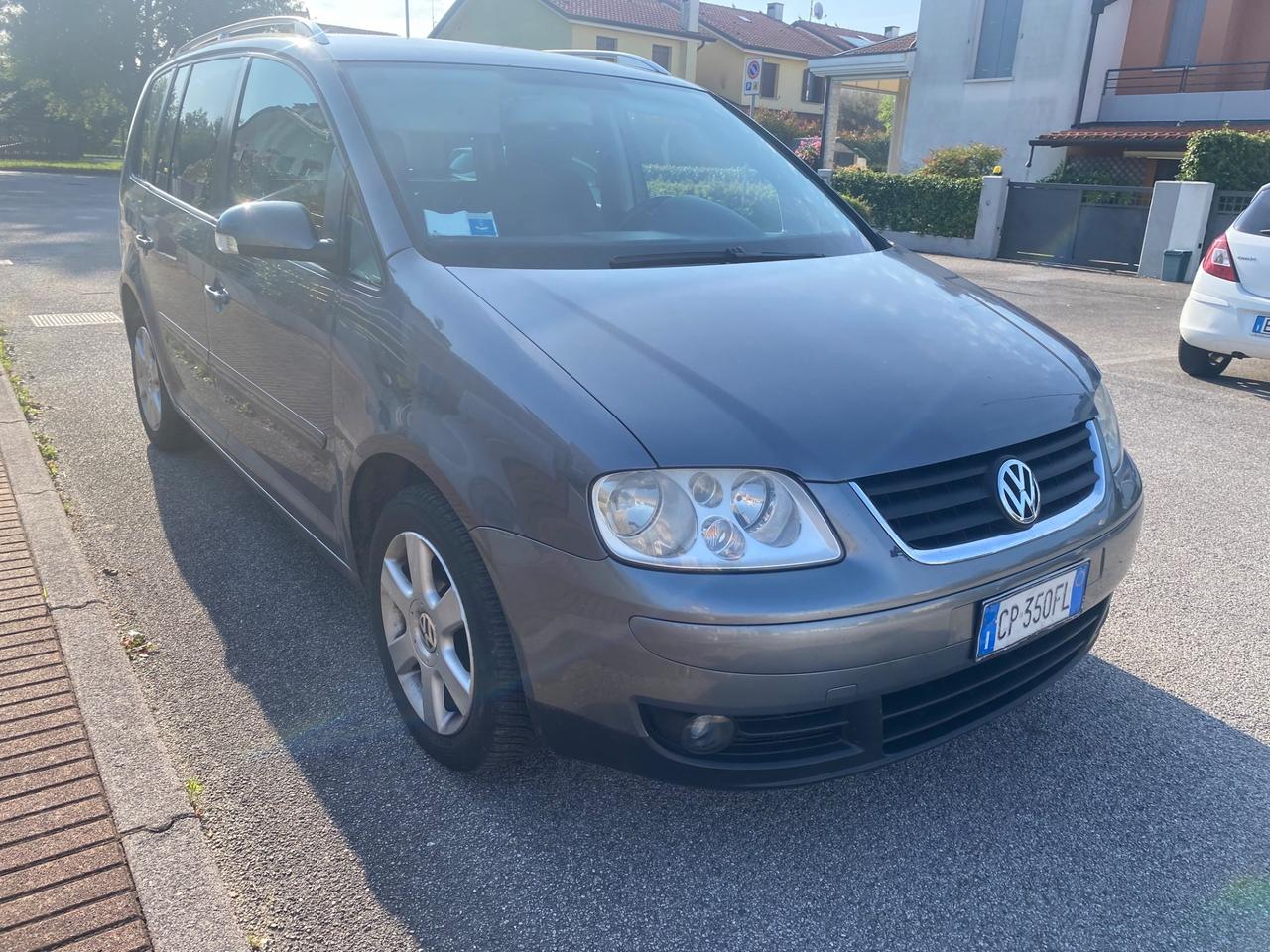 Volkswagen Touran 2.0 16V TDI DSG Highline