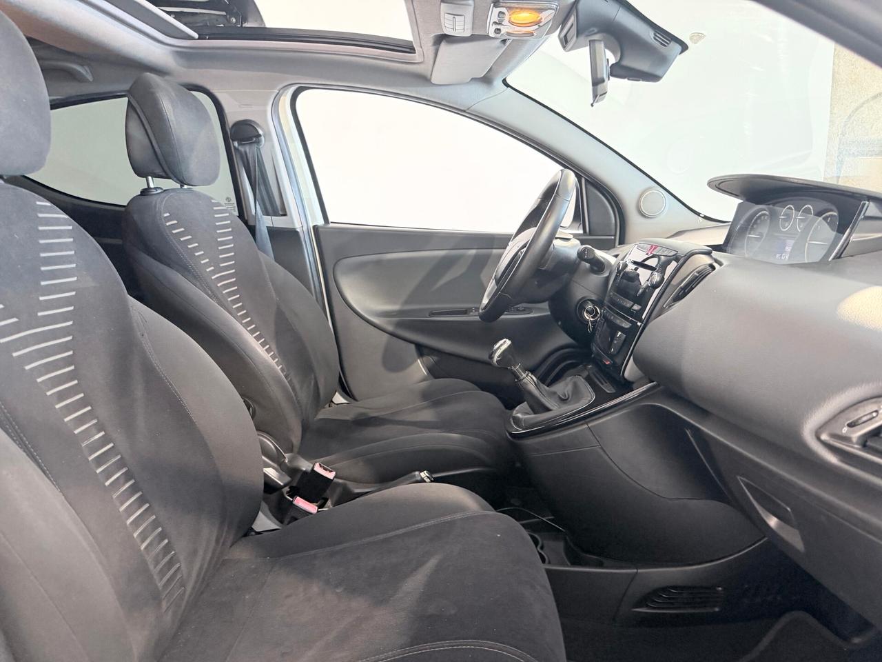 Lancia Ypsilon ACCONTO 0€ RATE DA 150€ AL MESE