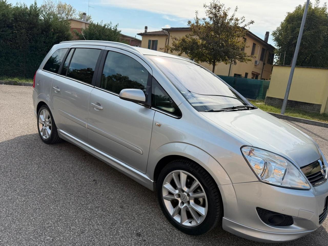 Opel Zafira 1.6 - 7 POSTI - NEOPATENTATI - 12 MESI DI GARANZIA -