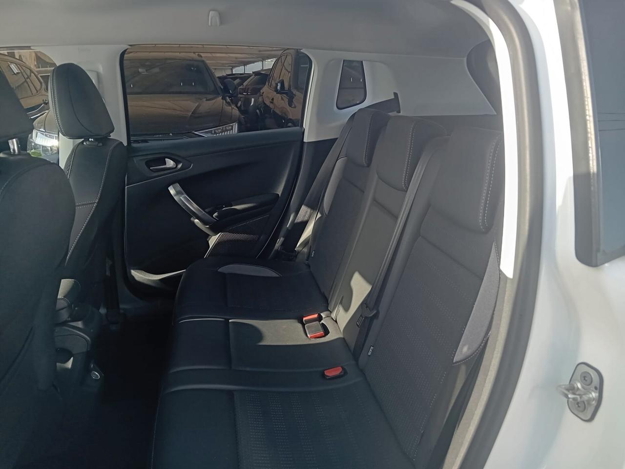 Peugeot 2008 BlueHDi 100 S&S Allure