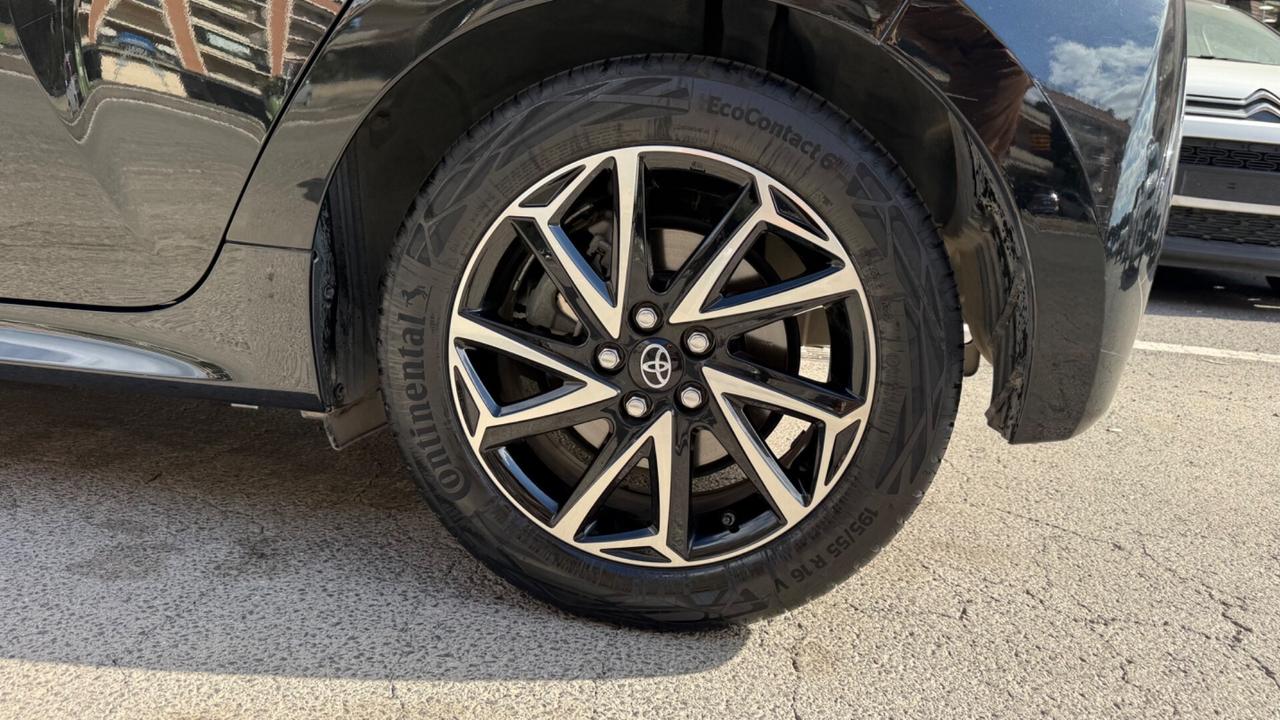 Toyota Yaris 1.5 Hybrid 5 porte StyleLED NAVI KAMERA PDC CLIMA AUTOMATICO BLUETOOTH CERCHI 17