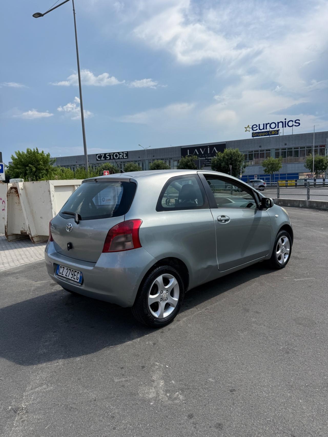 Toyota Yaris 1.0 3 porte Sol