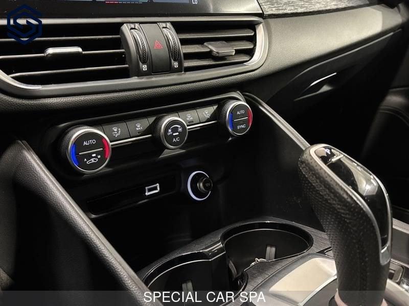 Alfa Romeo Giulia 2.2 t Competizione 160cv auto