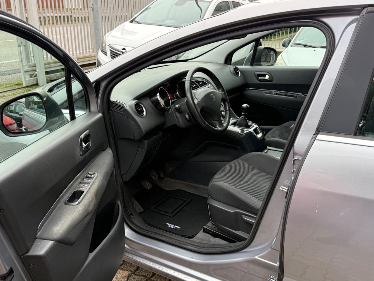 Peugeot 5008 NEOPATENTATI 1.6 HDi 115CV 7 POSTI