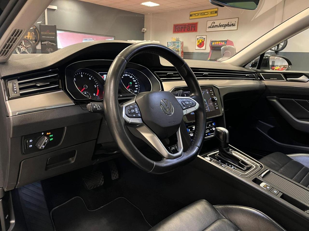 Volkswagen Passat Variant 2.0 TDI SCR 200 CV DSG R-LINE