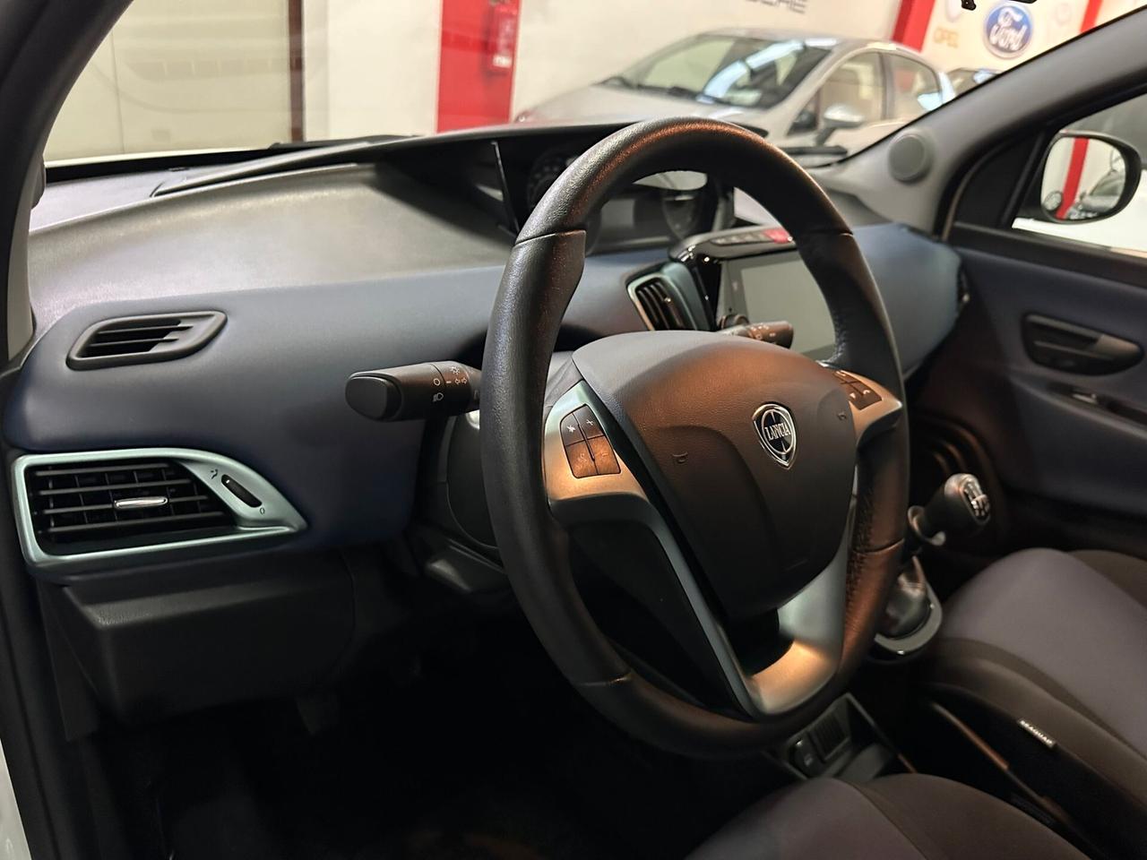 Lancia Ypsilon 1.0 FireFly S&S Hybrid Platino Full