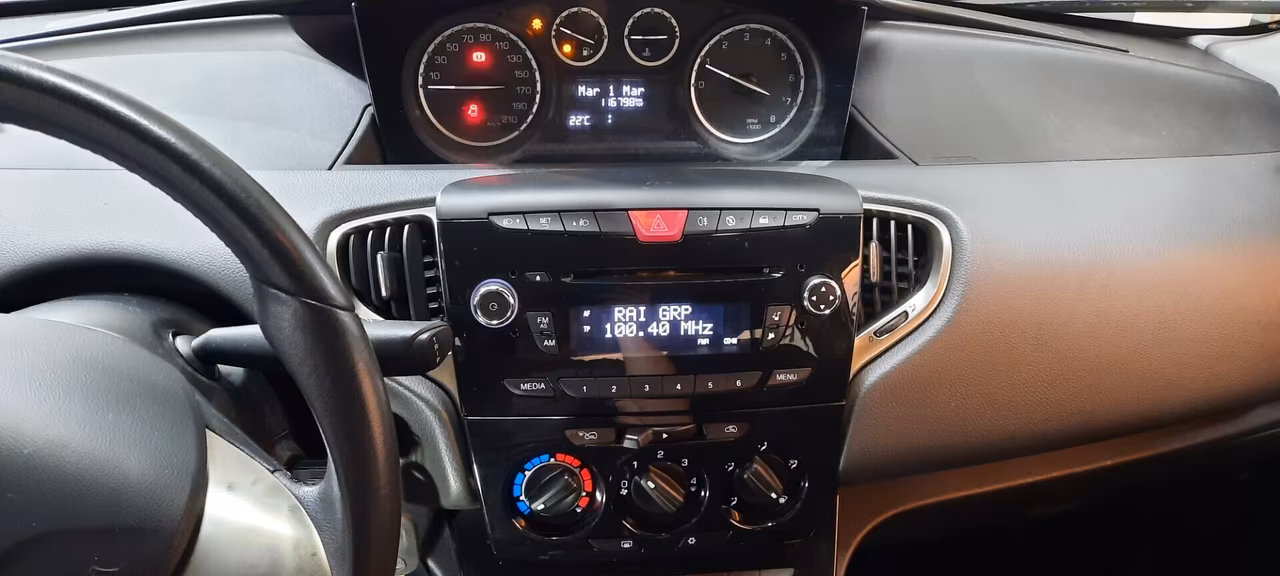 Lancia Ypsilon 1.2 69 CV 5 porte S&S Platinum