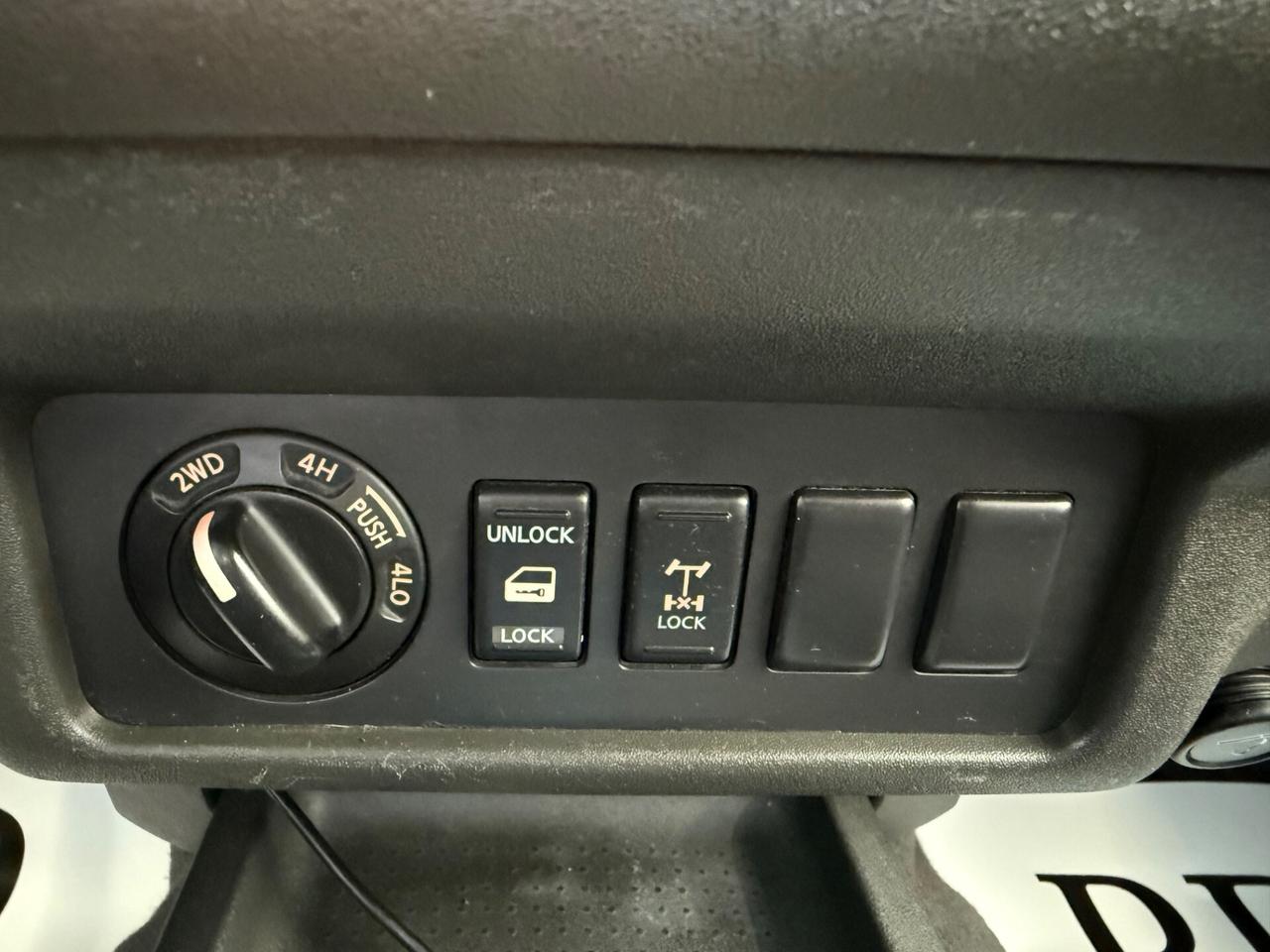 Nissan Navara 2.5 dCi DoubleCab premium automatico