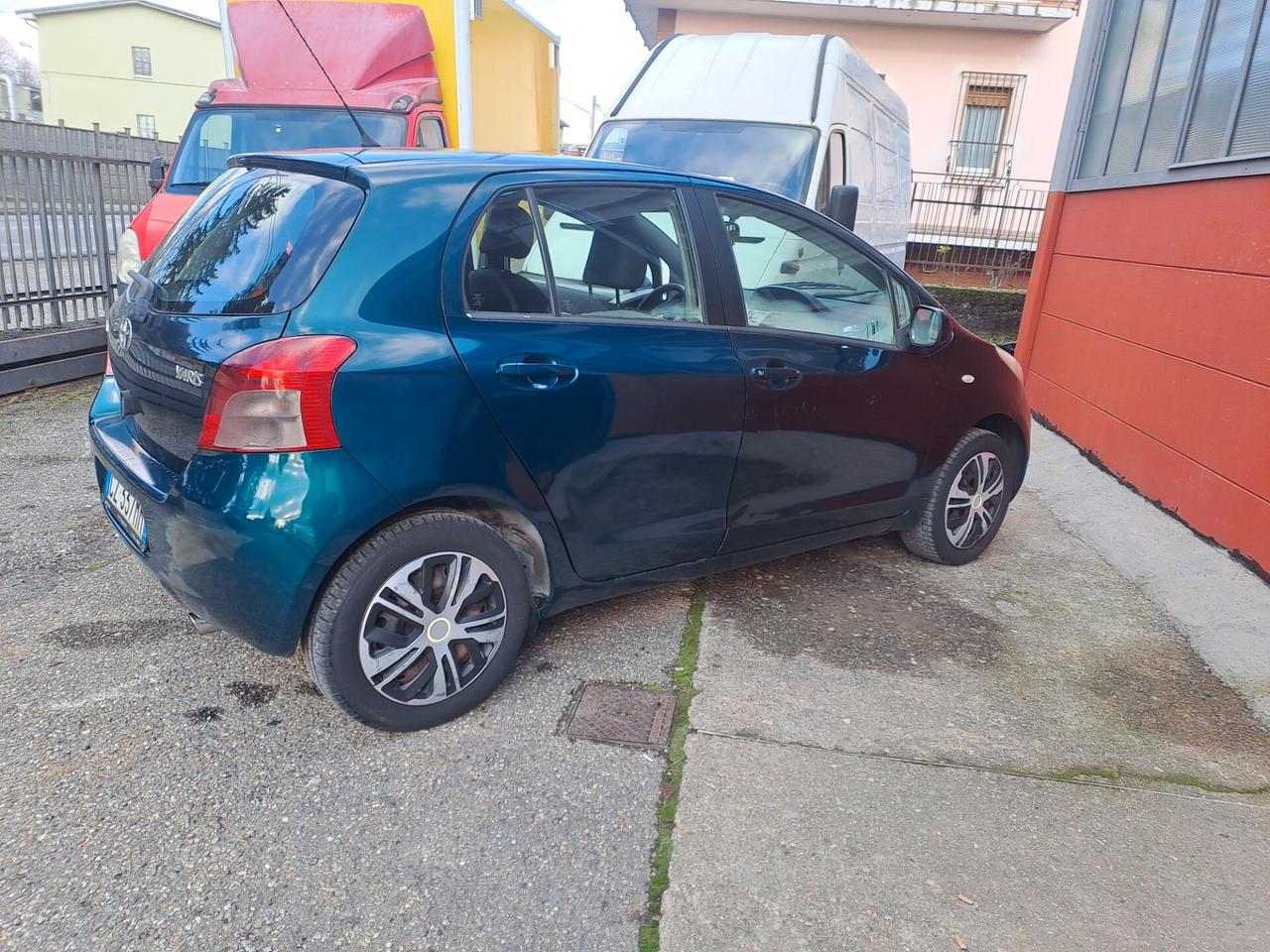 Toyota Yaris 1.0 5 porte per neopatentati