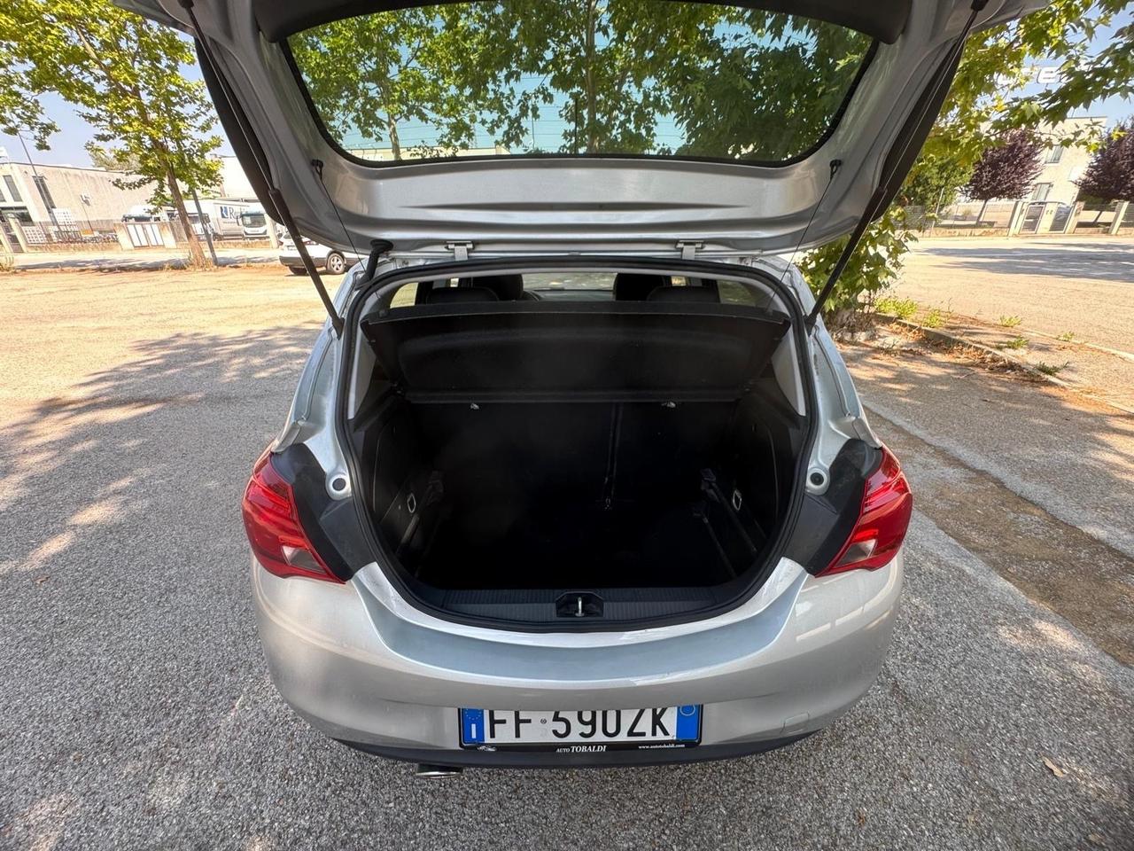 Opel Corsa 1.2 5 porte benzina