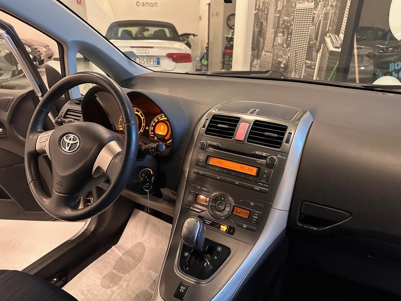 TOYOTA AURIS 1.6 BENZINA AUTOMATICA (64000KM)