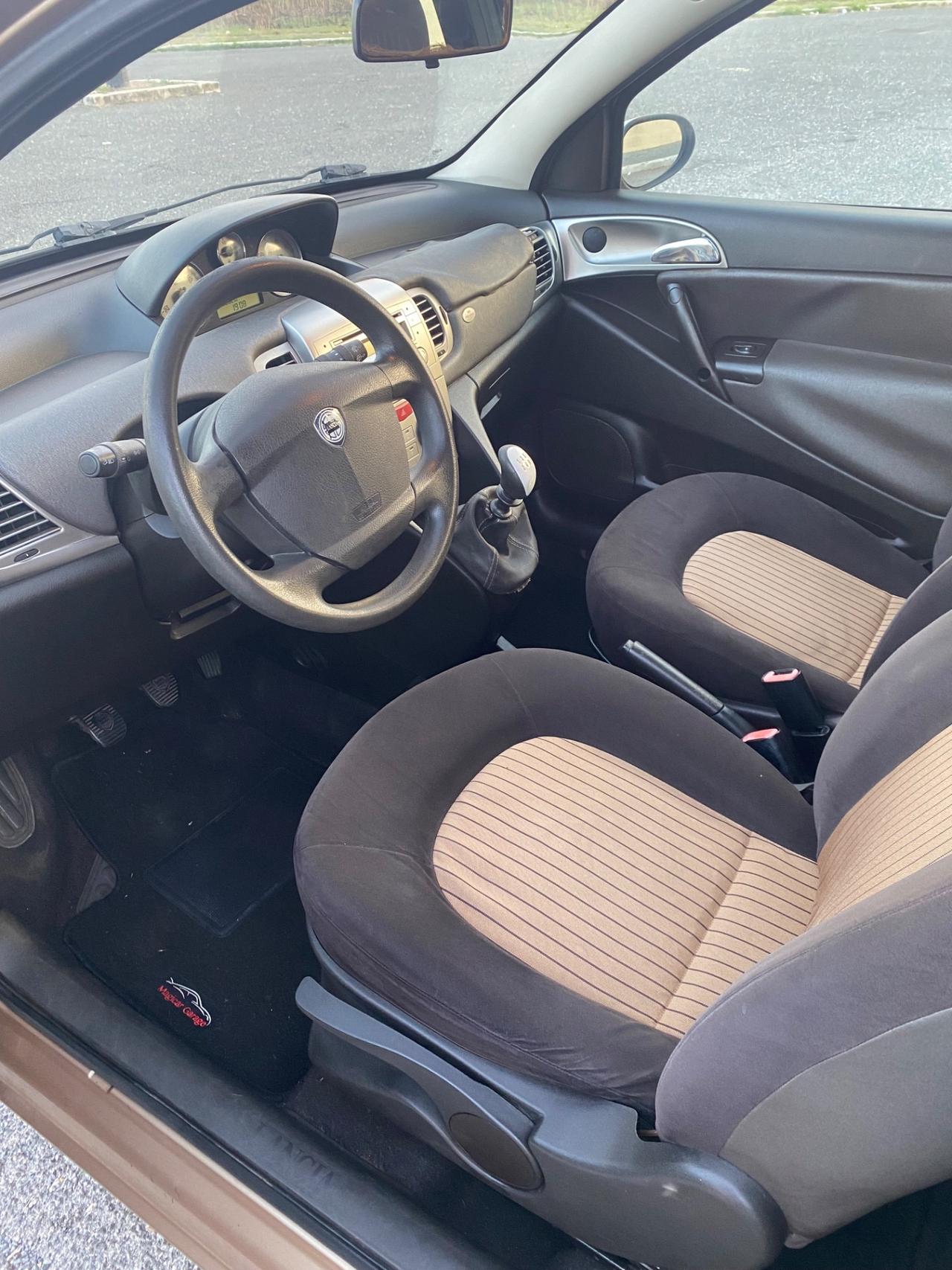 Lancia Ypsilon 1.2 Oro Giallo