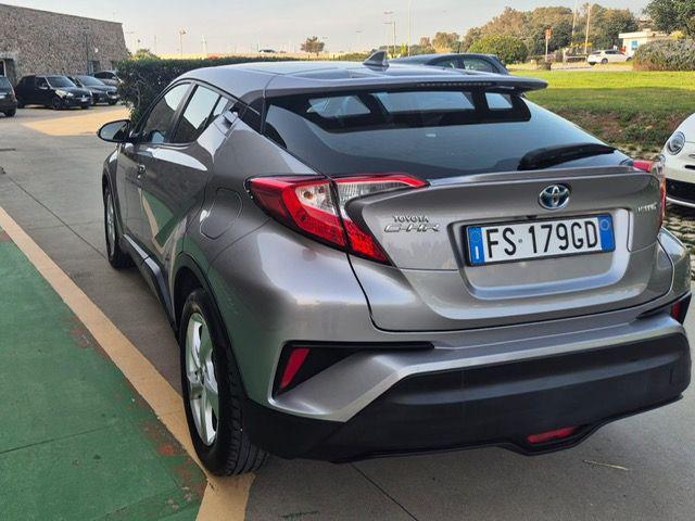 TOYOTA C-HR 1.8 Hybrid E-CVT Business