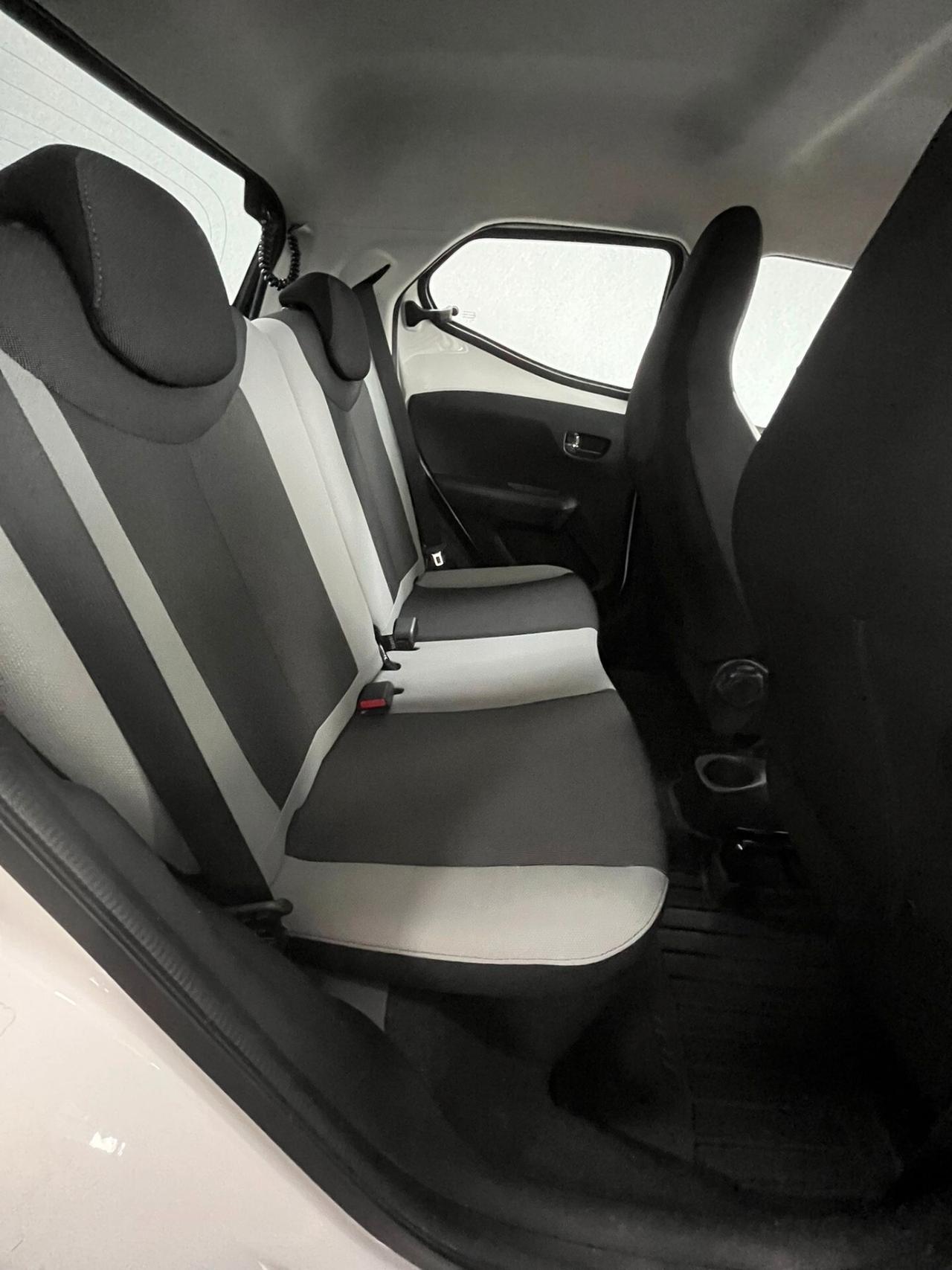 Toyota Aygo 1.0 VVT-i 69 CV 5 porte x-black