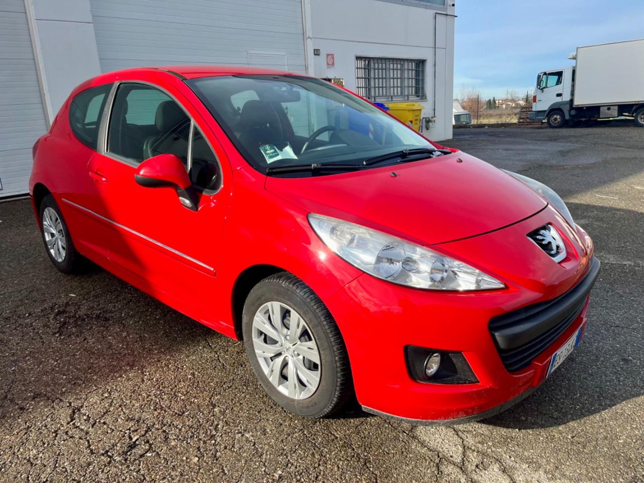Peugeot 207 Plus 1.4hdi 106.000km 2013 3 porte per neopatentati