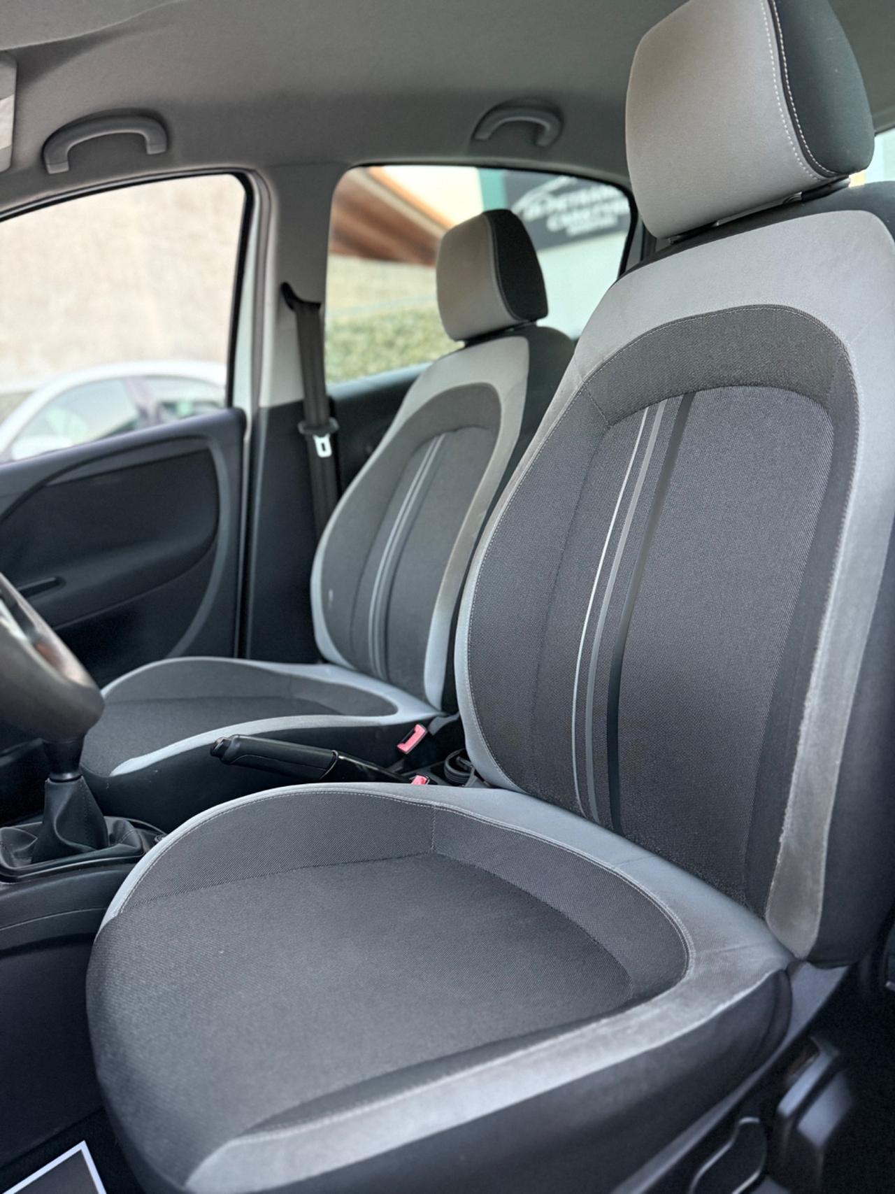 Fiat Punto 1.3 MJT II 75 CV 5 porte navigatore bluetooth