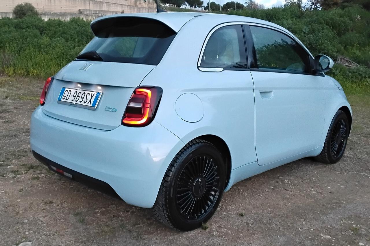 Fiat 500 500e Berlina 42 kWh La Prima