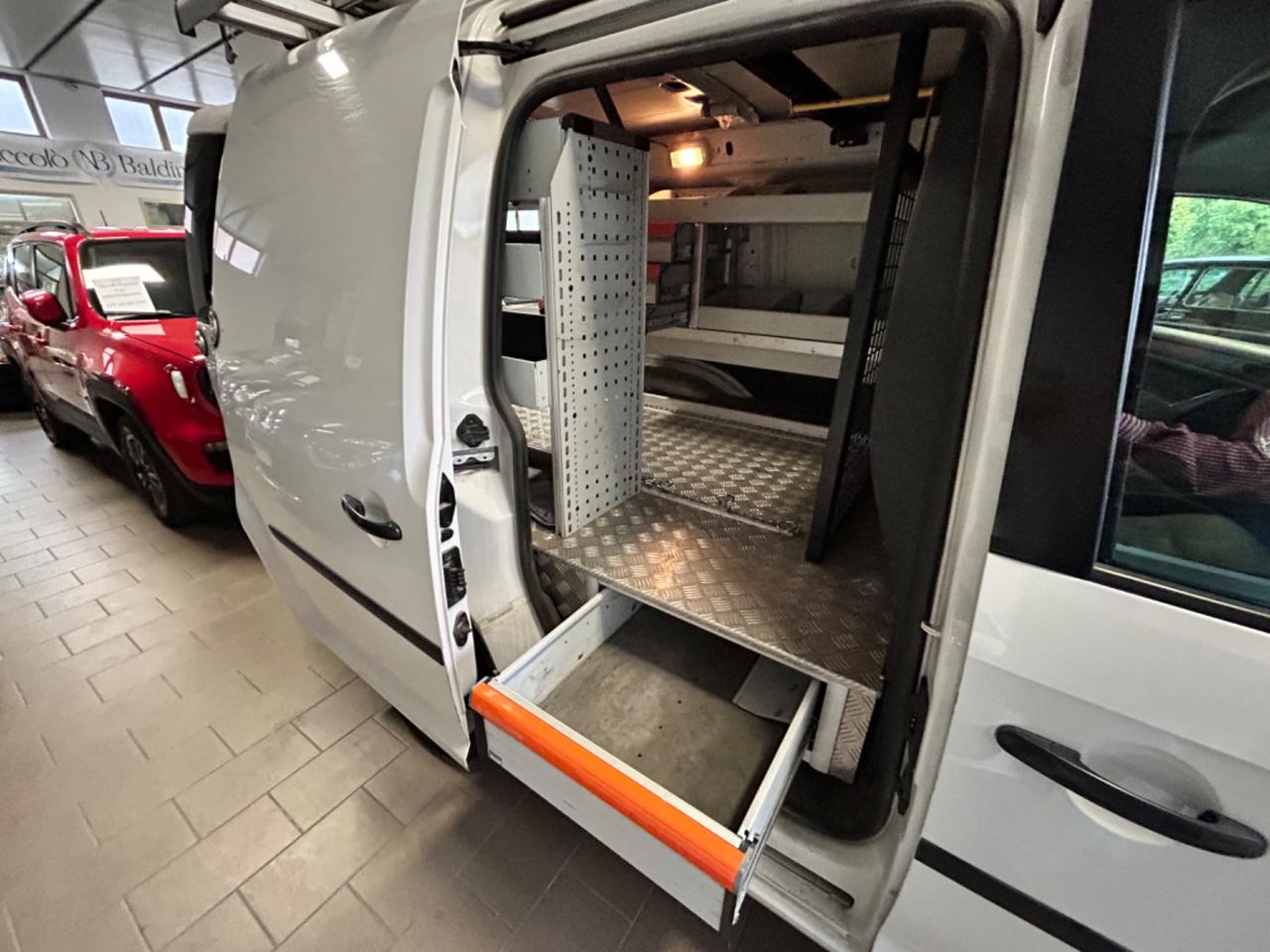 Volkswagen Caddy 4Motion 2.0 TDI 122 CV Gancio traino