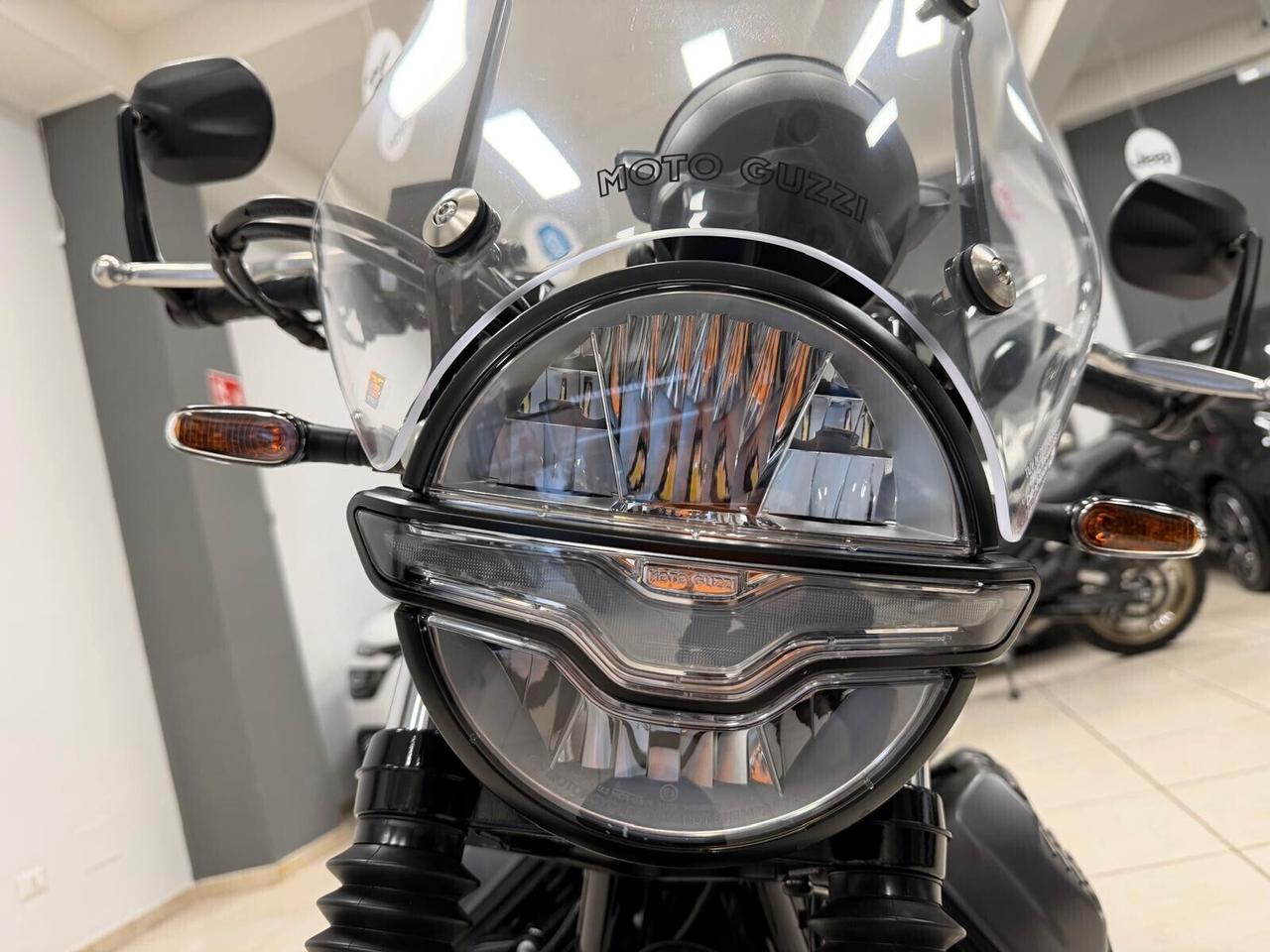 Moto Guzzi V7 STONE TEN