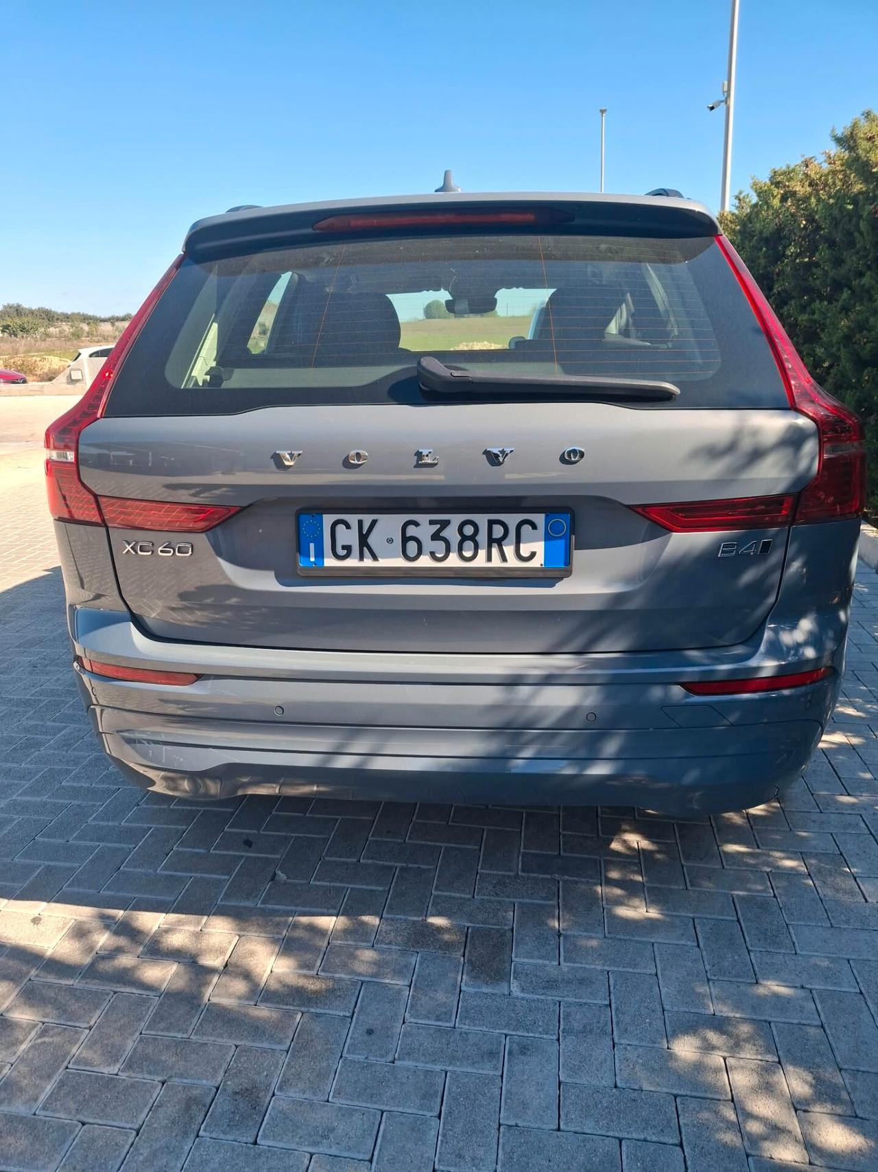 Volvo XC 60 B4 AWD automatico Momentum