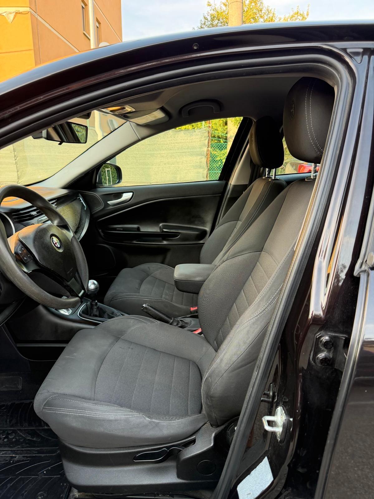 Alfa Romeo Giulietta 1.6 JTDM - NEOPATENTATI - 12 MESI DI GARANZIA -