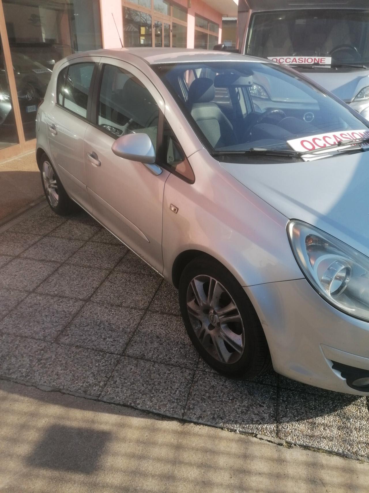 Opel Corsa 1.4 16V 5 porte Cosmo