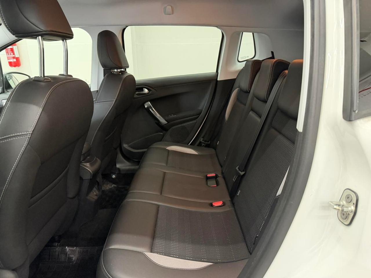 Peugeot 2008 BlueHDi 120 S&S Allure 2016