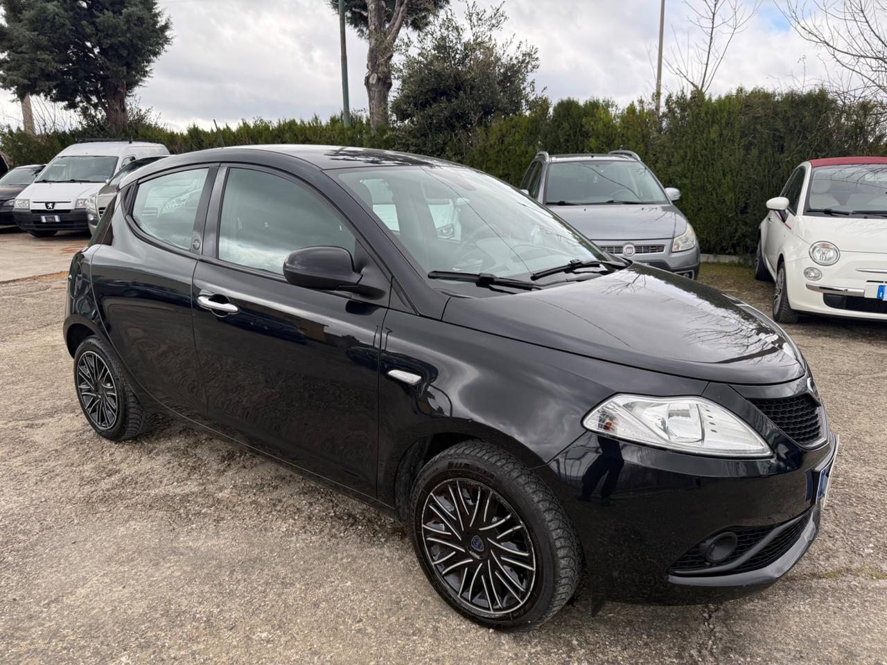 Lancia Ypsilon 1.0 FireFly 5 porte S&S Hybrid Ecochic Gold