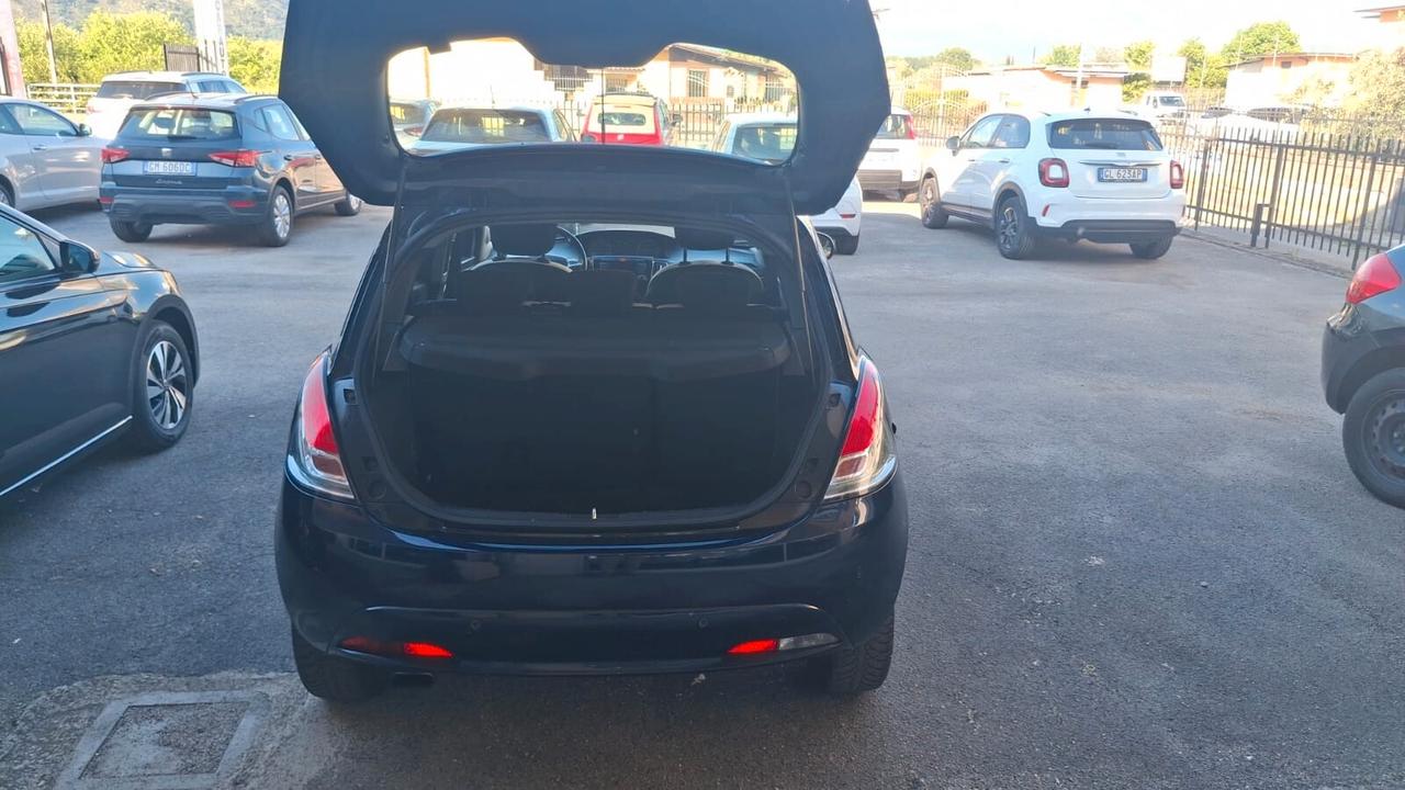 Lancia Ypsilon 1.2 69 CV 5 porte Gold