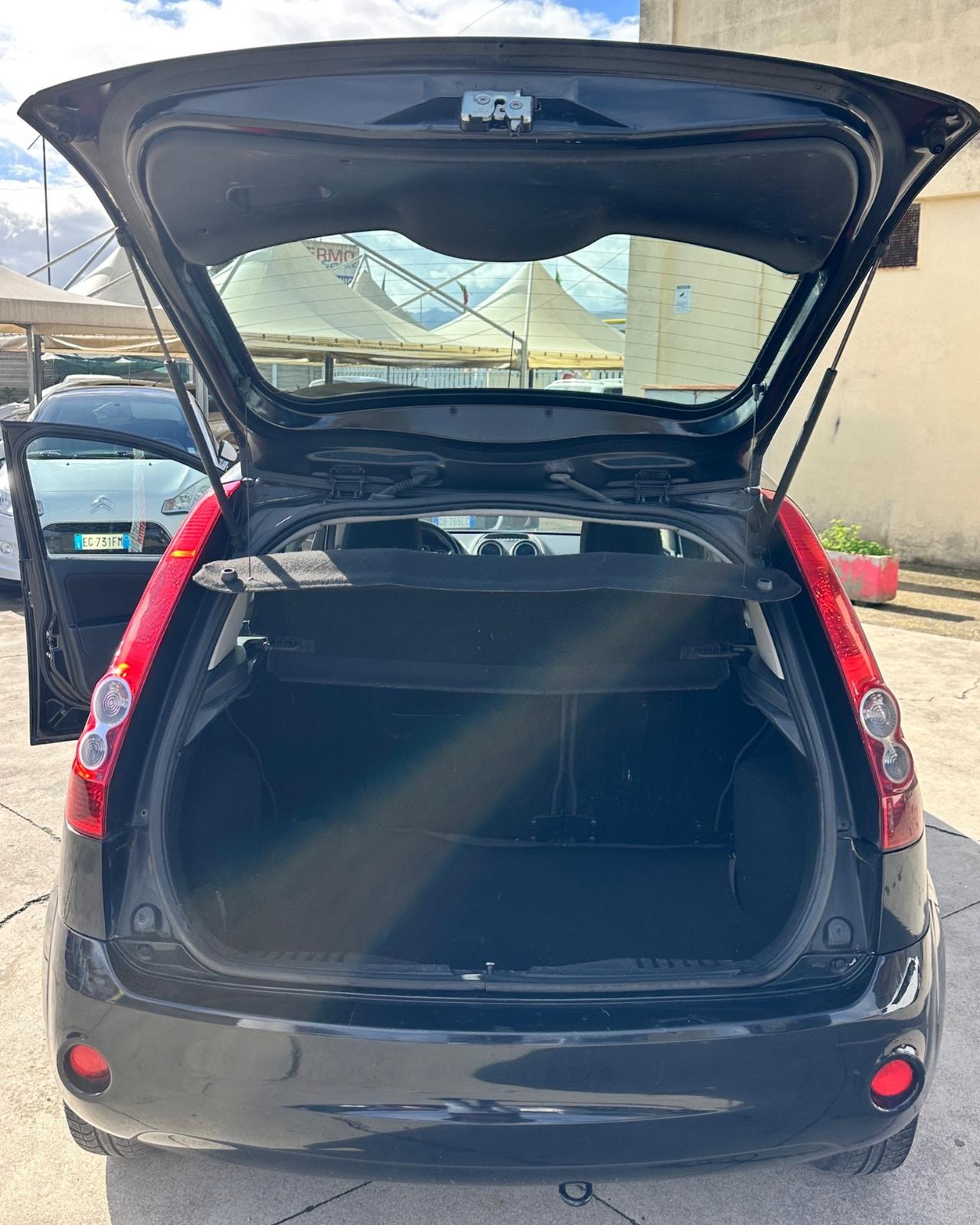 Ford Fiesta 1.4 TDCi 68cv 5p. Ghia NEOPATENTATI