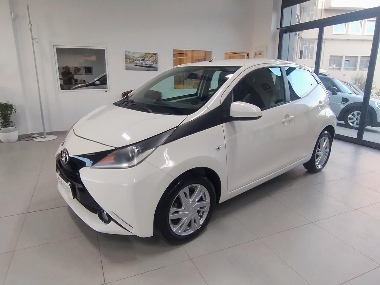 Toyota Aygo 1.0 VVT-i 69 CV 5 porte x-play
