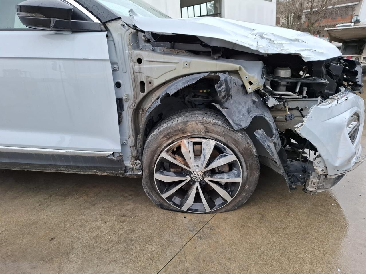 Volkswagen T-Roc 1.5 TSI - SINISTRATO