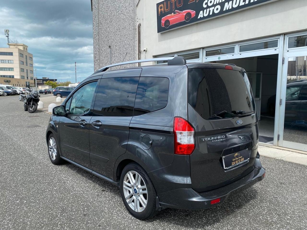 Ford Tourneo Connect 1.5 TDCi 120 CV Titanium