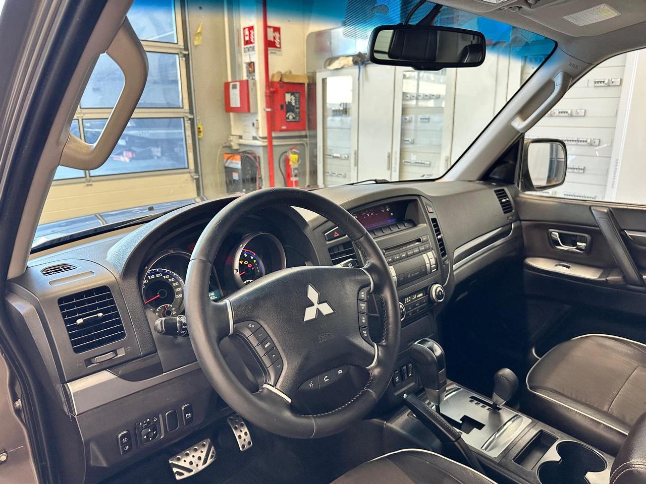 Mitsubishi Pajero 3.2 cr Instyle 200cv 3p auto