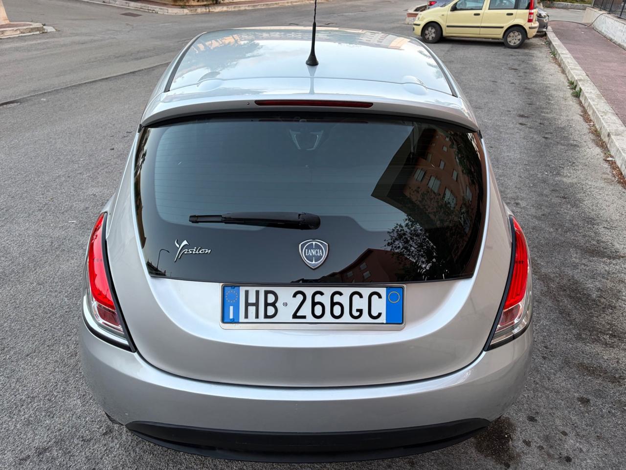 Lancia Ypsilon 1.2 Benz ideale per neopatentati