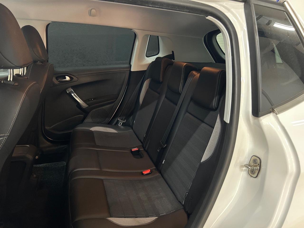 Peugeot 2008 BlueHDi 100 Allure
