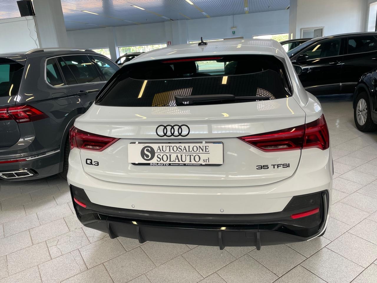 Audi Q3 Sportback 35 TFSI S tronic line Int+Est Black