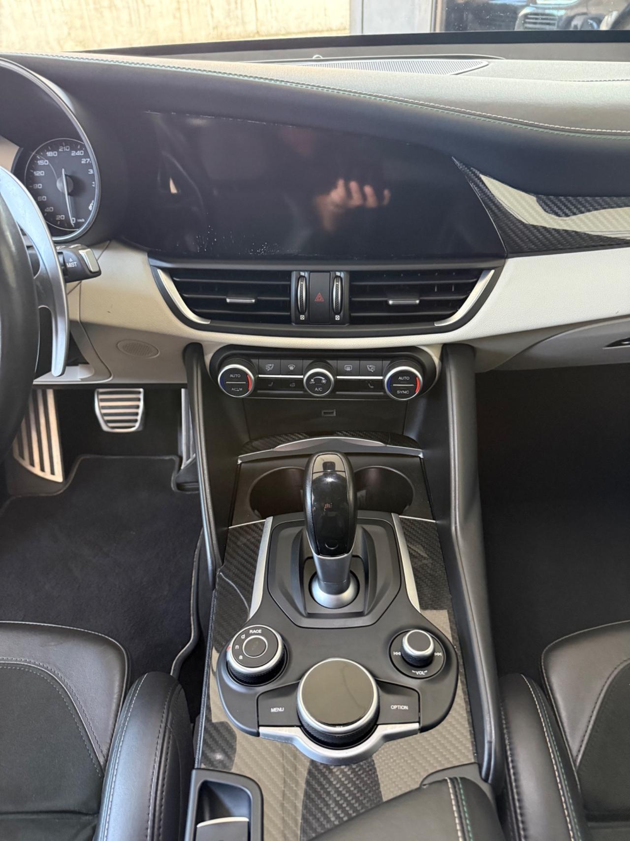 Alfa Romeo Giulia 2.9 V6 Bi-Turbo AT8 Quadrifoglio